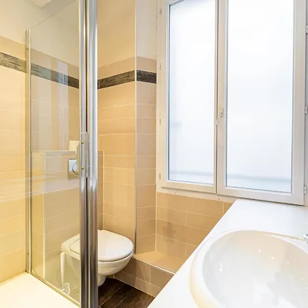 Ref 1994 - Croisette - 5 Mins To The Palais Cannes