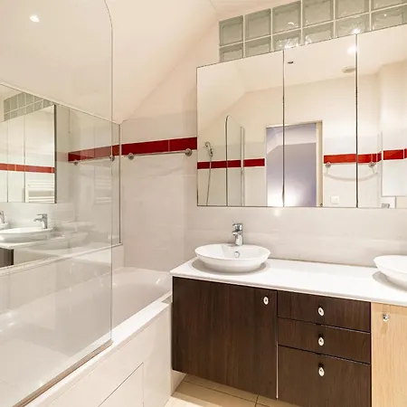 Ref 1994 - Croisette - 5 Mins To The Palais * Cannes