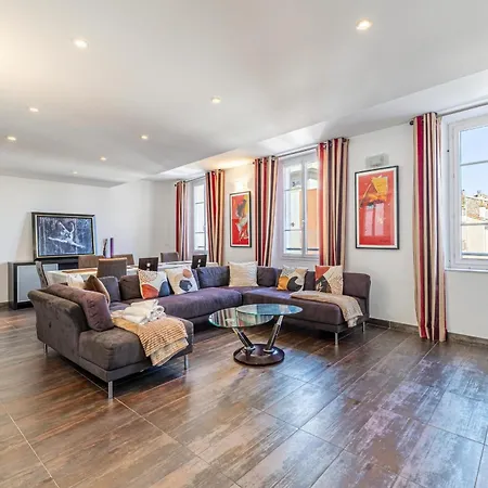 Ref 1994 - Croisette - 5 Mins To The Palais