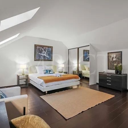 Ref 1994 - Croisette - 5 Mins To The Palais Cannes