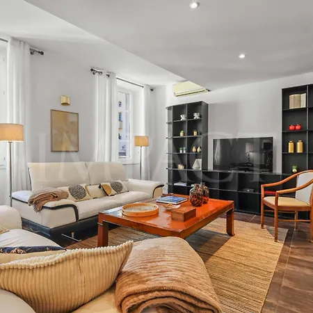 Ref 1994 - Croisette - 5 Mins To The Palais كان