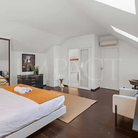 Ref 1994 - Croisette - 5 Mins To The Palais * كان