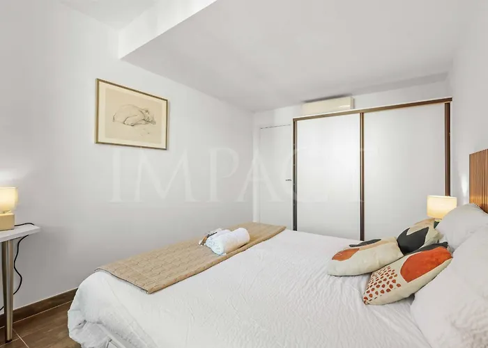 Ref 1994 - Croisette - 5 Mins To The Palais *